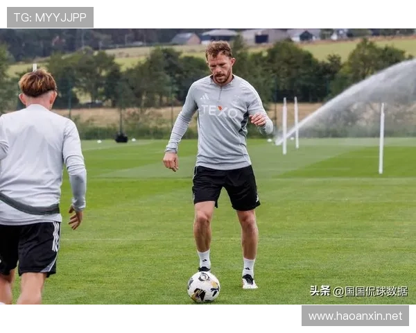 巴黎圣日耳曼摆脱巨星依赖后关键战表现波动，赛季竞争形势面临考验