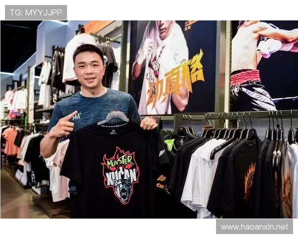 徐灿训练完直接去菜市场砍价，拳台上下两幅面孔